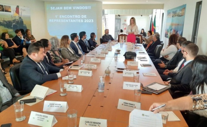A 1ª Reunião de Representantes de 2023 aconteceu na sede da Secretaria de Representação do Rio Grande do Sul e reuniu 23 estados e o Distrito Federal - Foto: Julio Dutra/Governo do Sergipe