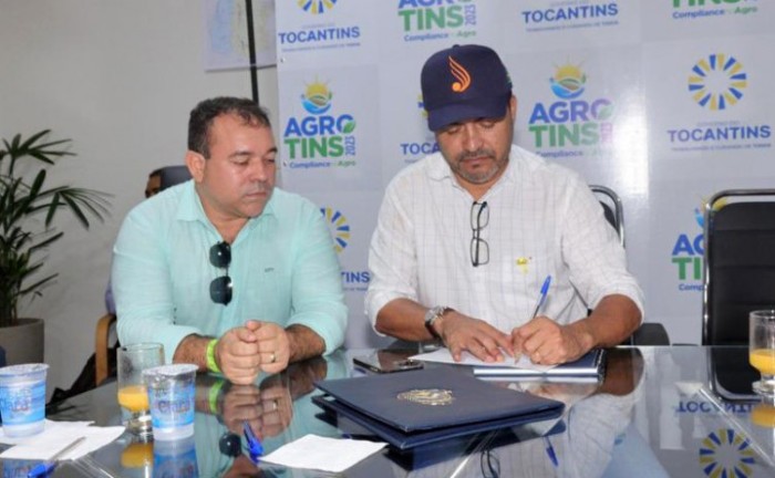 Secretário obteve despacho do governador em reunião na Agrotins - Foto: Luiz de Castro/Governo do Tocantins