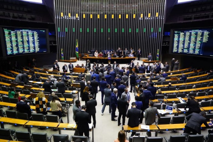 Deputados em sessão do Plenário - (Foto: Pablo Valadares/Câmara dos Deputados)