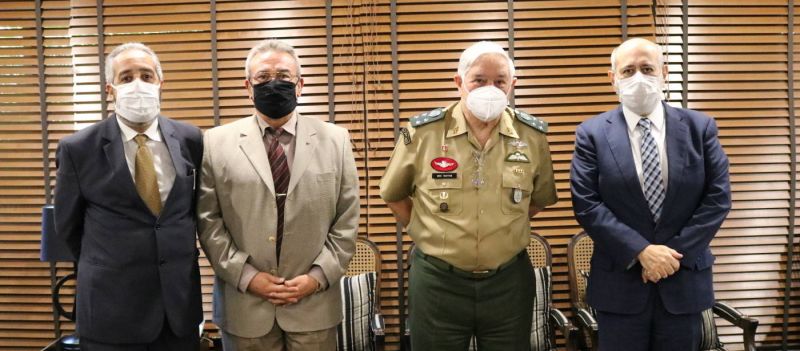 Na foto, da esquerda para a direita, o diretor institucional da Record TV de Brasília, Marcelo Cordeiro; o diretor de administração General Lauro Luís Pires da Silva; presidente do STM, ministro General Luiz Carlos Gomes Mattos; e o presidente da Record T