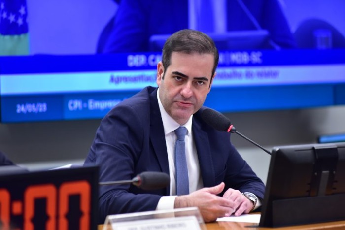 Chiodini: desinvestimento na empresa derruba preço das ações, prejudicando acionistas - (Foto: Zeca Ribeiro/Câmara dos Deputados)
