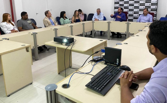 Equipe da Jucetins explica aos estudantes de direito da Fasec o funcionamento do sistema de registro empresarial no Tocantins - Foto: Gabriel Pinheiro/Governo do Tocantins