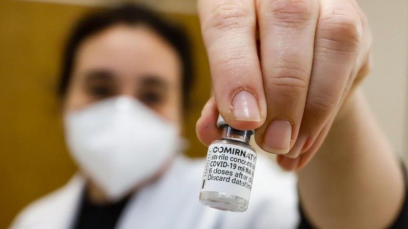 Cada frasco contém seis doses: são 0,45 ml da vacina que, para a aplicação, precisa de diluição em 1,8 ml de soro fisiológico - Foto: Cristine Rochol / PMPA / Divulgação