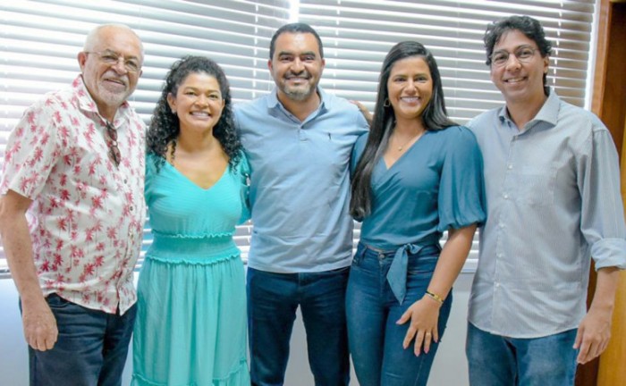 Governador Wanderlei Barbosa recebeu, no início da tarde deste sábado, dia 15, no Hangar do Governo no Aeroporto Lysias Rodrigues, em Palmas, o secretário da Cultura Tião Pinheiro, a cineasta tocantinense Eva Pereira e seu assessor Luís Melchiades - Foto: