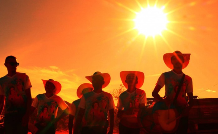 Foliões de Nossa Senhora do Rosário caminham rumo à Romaria da Sucupira - Foto: Mazim Aguiar Governo do Tocantins