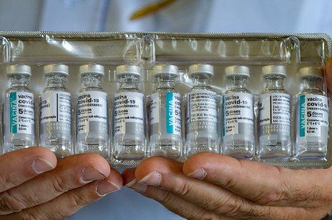 Vacina produzida pela Fiocruz, em parceria com a AstraZeneca/Oxford - (Foto: RODOLFO BUHRER/FOTOARENA/FOTOARENA/ESTADÃO CONTEÚDO-01/04/2021)