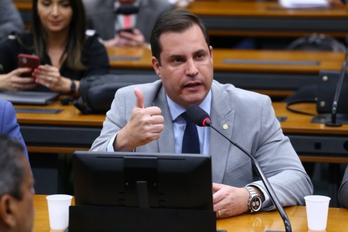 O relator, deputado Nicoletti, recomendou a aprovação do projeto com mudanças - (Foto: Vinicius Loures/Câmara dos Deputados)