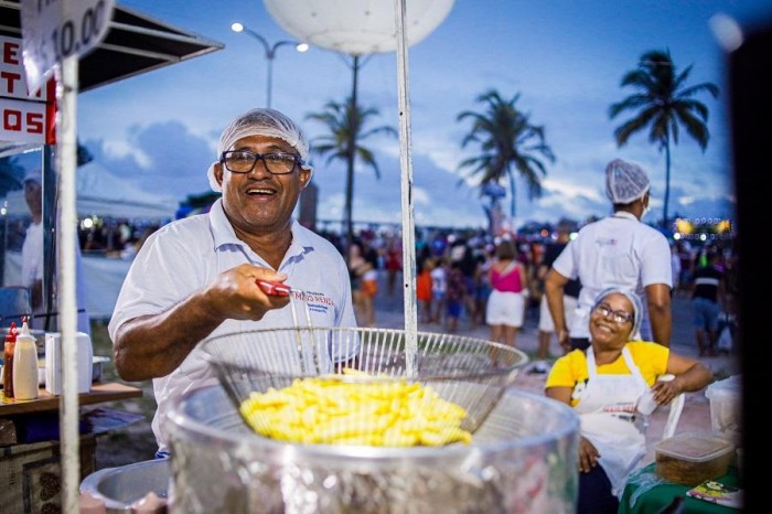 - Setor de serviços foi estimulado pela geração de renda das festividades culturais, como Carnaval e São João (Foto: Meiky Braga)
