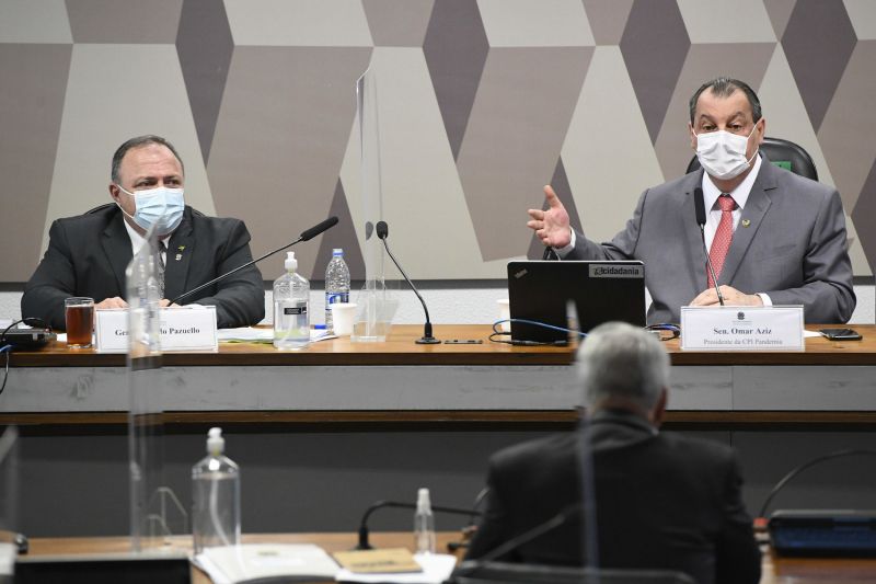 O ex-ministro Eduardo Pazuello ao lado do presidente da CPI, Omar Aziz - (Foto: Jefferson Rudy/Agência Senado - 20.05.2021)
