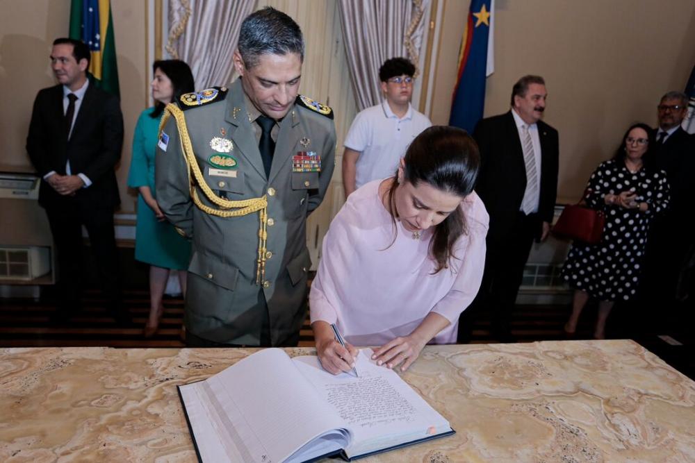 Governadora de Pernambuco, Raquel Lyra, em ato de posse de secretários – Foto: Alexandre Aroeira/Divulgação 