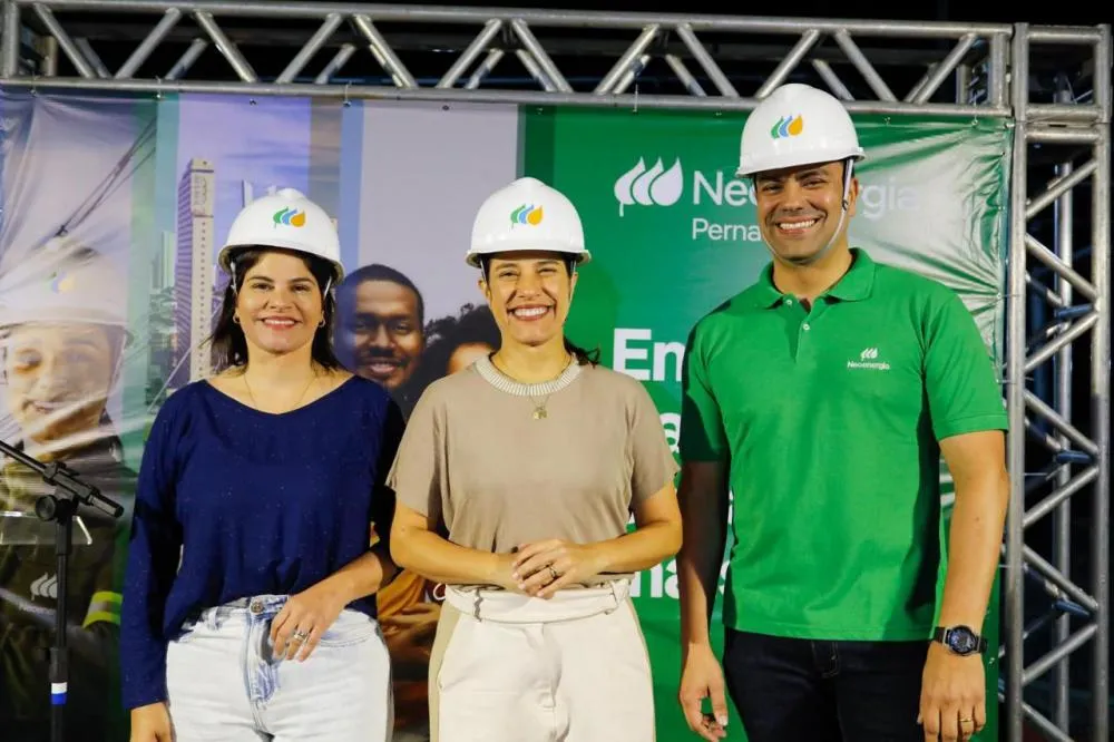 Governadora Raquel Lyra, a vice-governadora Priscila Krause, e o presidente da Neoenergia PE, Saulo Cabral. Foto: Miva Filho/Secom