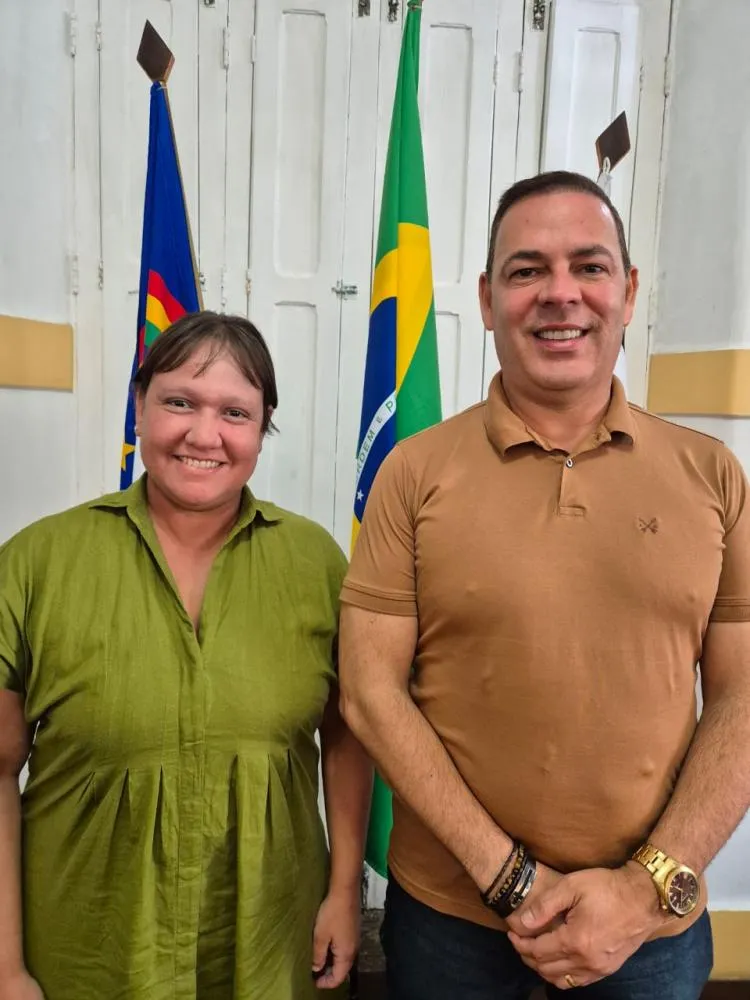 Prefeito Sivaldo Albino (PSB) e a nova Secretária de Finanças de Garanhuns, Marília Raquel Simões Lins.
