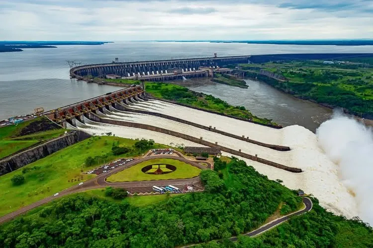  O presidente Lula assinou decreto para evitar o reajuste de 6% na tarifa de Itaipu / FOTO: Divulgação 