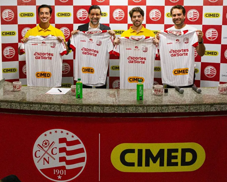 Anúncio do patrocínio contou com a presença do diretor da Cimed, Adibe Marques (E), do presidente do Náutico, Bruno Becker, do diretor e também sucessor da Cimed, Eduardo Marques Felmanas, e de Eugênio da Fonte, da Drogafonte. Crédito: Gabriel França / CNC
