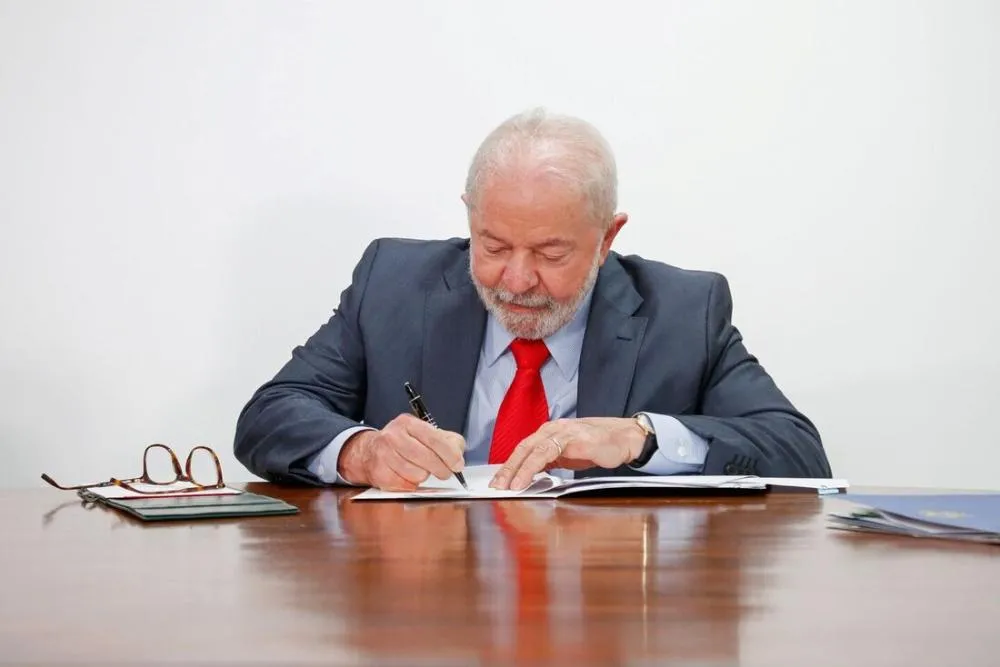 Antecipação do pagamento do 13º dos aposentados: presidente Lula assina decreto - Foto: Agência Brasil divulgação.