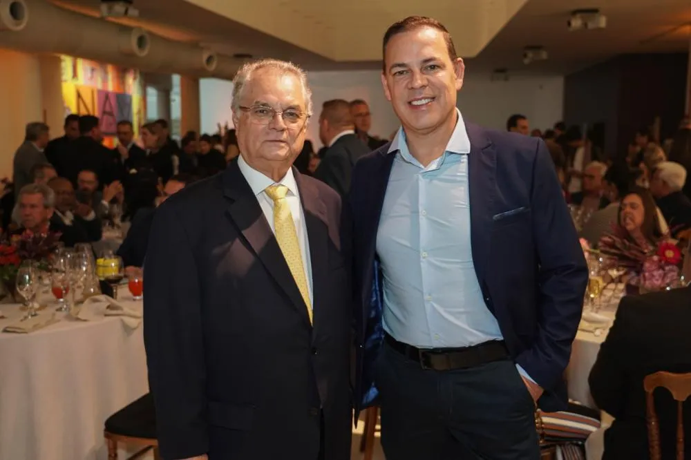 Presidente do Sistema Fecomércio/Sesc/Senac PE, Bernardo Peixoto e o prefeito de Garanhuns, Sivaldo Albino. Fotos: Divulgação e David Melo - DAC Consultoria 
