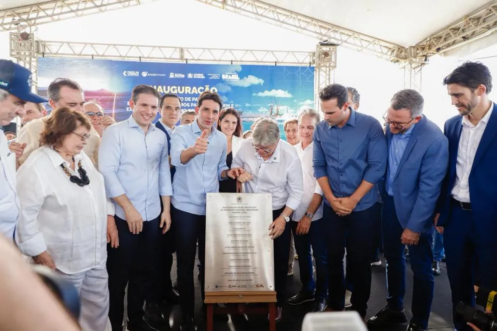 Silvio Costa Filho entrega Aeroporto de Patos (PB) e assina termo para obras no Porto de Cabedelo
