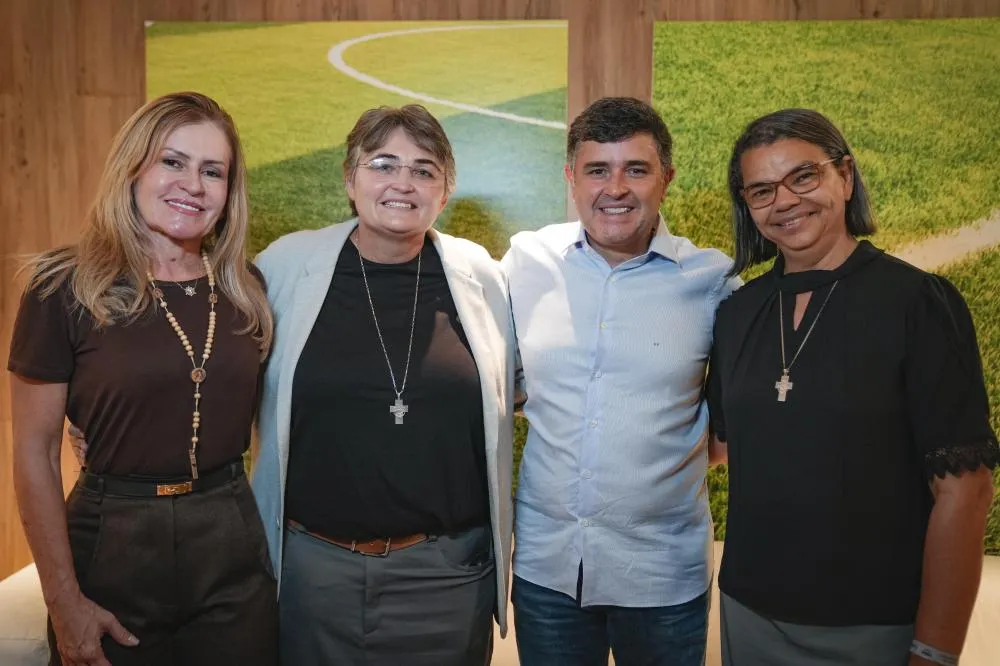 Eduardo da Fonte destina mais R$ 2 milhões para o Hospital de Câncer do Sertão e amplia acesso ao tratamento no Araripe