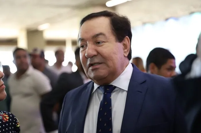 Justiça condena ex-prefeito Izaías Régis a ressarcir o município em quase meio milhão de reais