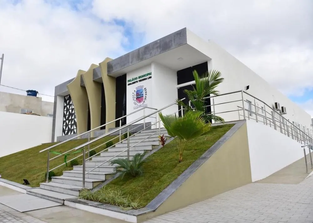 MAIS UMA BAIXA NO GOVERNO MUNICIPAL: secretária de Articulação Política de Jupi entrega o cargo e deixa gestão Rivanda Freire