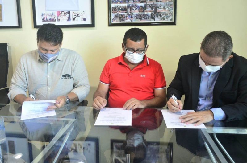 Governo assina ordem de serviço para realização de obras no Centro de Ensino Roberto Sarney, em Paulo Ramos (Foto: Divulgação)