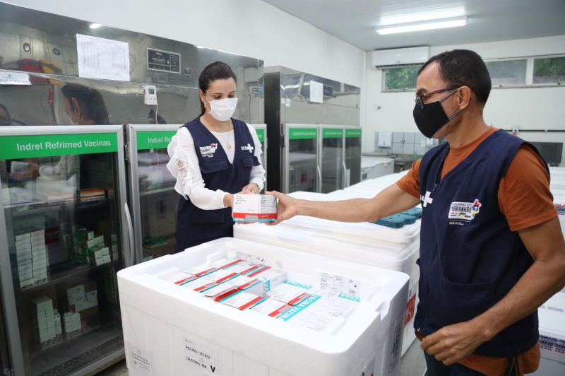 <em>Doses foram levadas para a Central de Armazenamento e Distribuição de Imunobiológicos do Maranhão (Foto: Márcio Sampaio)</em>