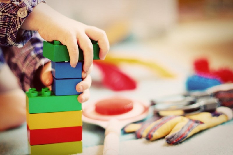 Os primeiros sinais de autismo podem ser observados aos 16 meses de vida - (Foto: pixabay)