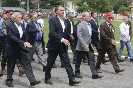Bolsonaro e general Heleno em eventos com militares no Rio Fernando Frazão/Agência Brasil 24.11.2018