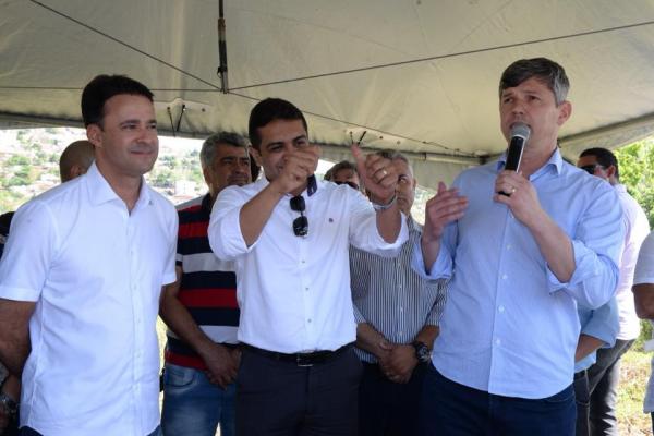 Na foto, o prefeito de Jaboatão dos Guararapes, Anderson Ferreira, o Deputado Federal eleito Fernando Rodolfo e o Ministro dos Transportes Valter Casimiro