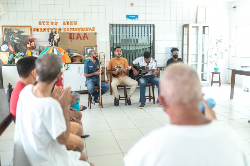 A ação lúdica contou com a presença do Grupo H2J (Foto: Ruy Barros)