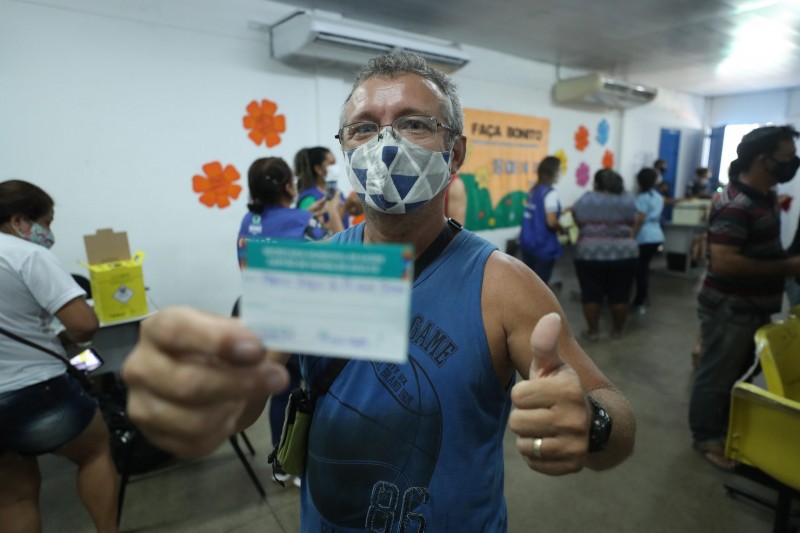 taxista espera retornar ao trabalho após ser vacinado