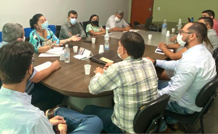 Encontro entre representantes do Governo do Estado e a Prefeitura de Porto Nacional teve como objetivo visualizar áreas propícias para a criação de peixes no lago da UHE - Foto: Mariah Soares/Governo do Tocantins