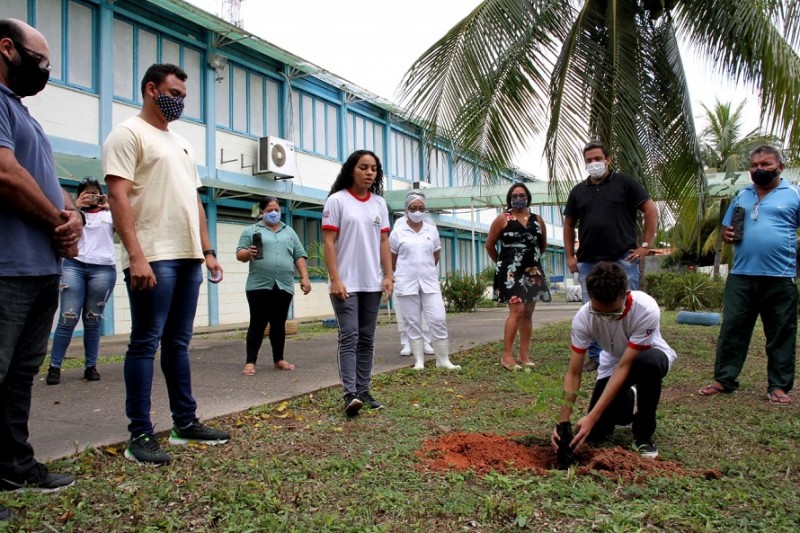  Plantio de mudas no Centro Educa Mais Barjonas Lobão (Foto: Divulgação)