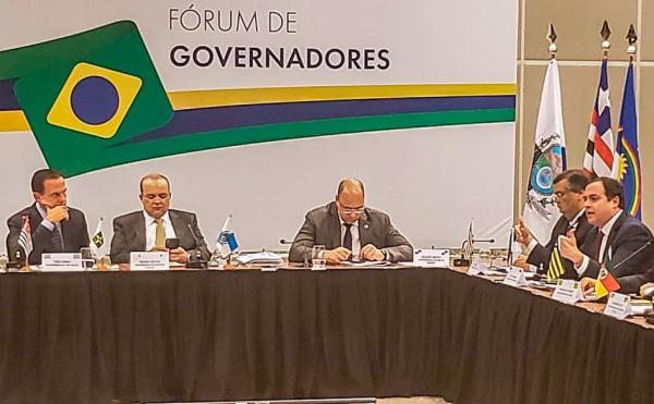 A apresentação da Proposta de Emenda Constitucional foi realizada durante o III Fórum de Governadores, em Brasília, nesta quarta-feira (20/02)