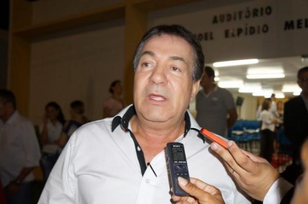 De acordo com o Tribunal de Contas, Izaias Régis é responsável pela movimentação ilegal dos recursos da educação