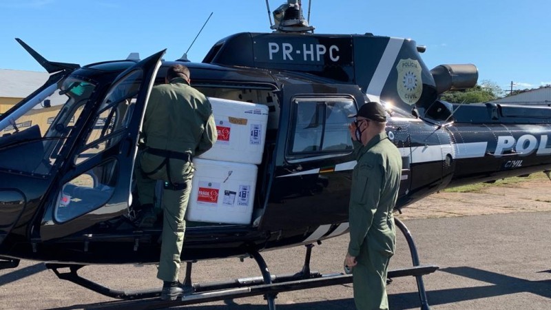Helicóptero da Polícia Civil participa da distribuição de vacinas para a 4ª CRS e 10ª CRS - Foto: Divulgação Polícia Civil