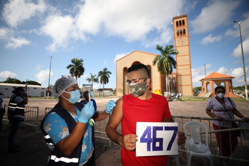 Jovens aderem à vacinação