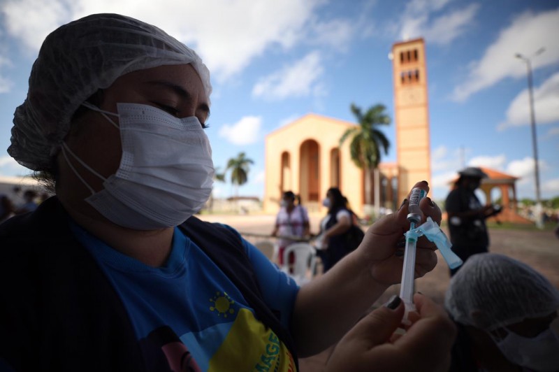 Parintins vacina mais de 2 mil pessoas