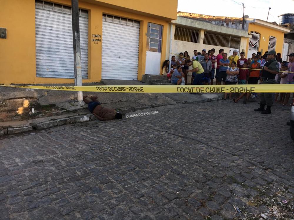 Jovem de 18 anos foi assassinado a tiros na tarde do sábado 01 de junho. Foto: Comando Policial.