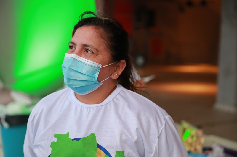 voluntária na campanha Vacina Amazonas