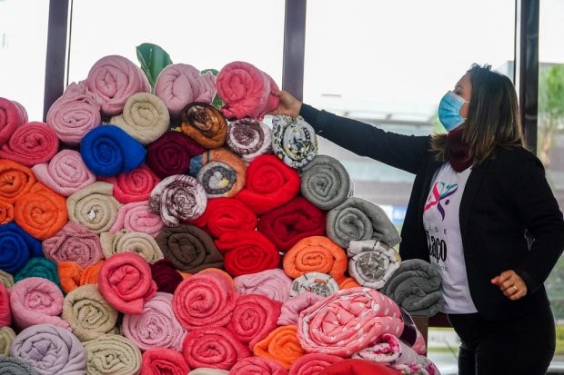 Foto: Ricardo Wolffenbüttel/Secom Para marcar o encerramento da campanha Cobertor Solidário, em Florianópolis, a Rede Laço promove nesta quarta-feira, 30, um drive thru para receber doações. Dessa vez, além de ajudar famílias em situação vulnerável, as pe