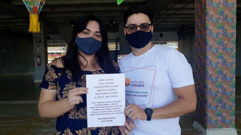 Casal homenageia parentes durante o mutirão