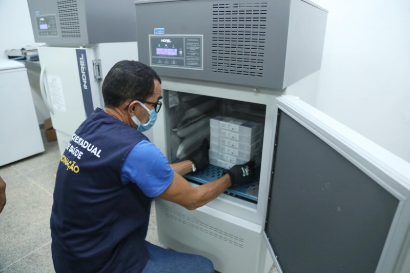 <em>Novas doses de vacinas da Pfizer foram recebidas nesta quinta-feira (Foto: Márcio Sampaio)</em>