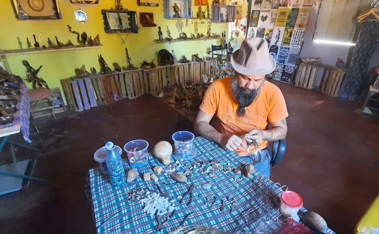 A oficina será ministrada pelo artista plástico e artesão, do município de Lavandeira, Aluísio Peregrino - Foto: Adetuc/Governo do Tocantins