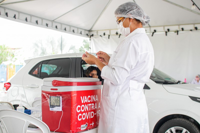  Até esta terça-feira (6), o drive-thru havia aplicado 50.343 doses do imunizante (Foto: Laecio Fontenele)