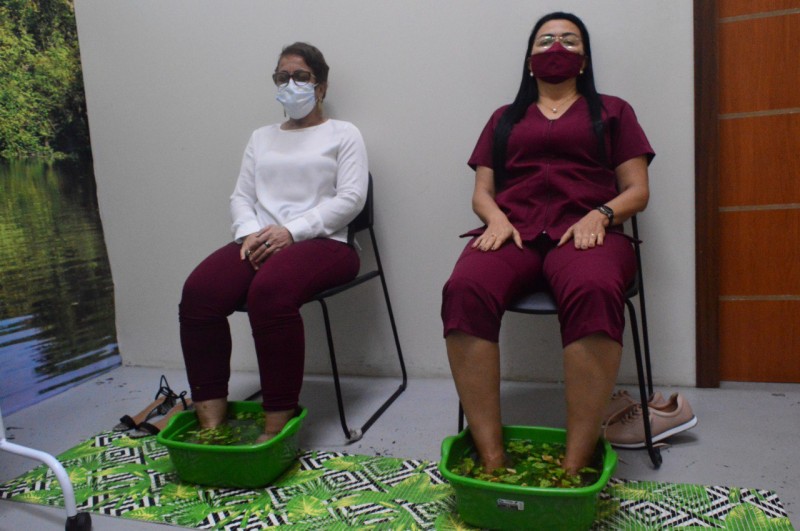 O CAS conta com uma fisioterapeuta e uma psicóloga voluntária no atendimento dos servidores da SES-AM.