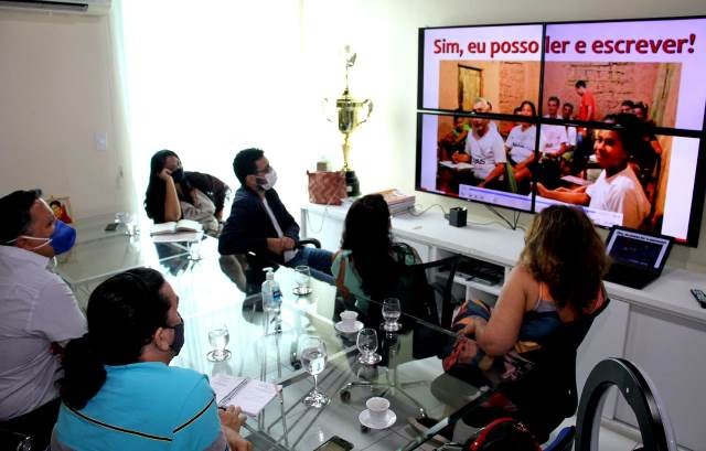 Equipe da Seduc e comitiva de Maricá/RJ (Foto: Antônio Martins)