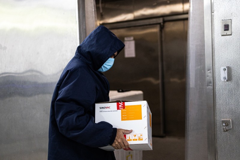 <em>Imunizantes foram encaminhados para a Central de Armazenamento e Distribuição de Imunobiológicos (Foto: Ruy Barros)</em>