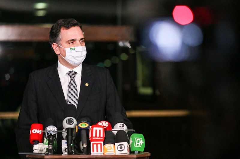 O presidente do Senado, Rodrigo Pacheco, em entrevista coletiva nesta sexta-feira (9): "Todo aquele que pretender algum retrocesso contra esses princípios será apontado como inimigo da nação" - Pedro Gontijo/Senado Federal