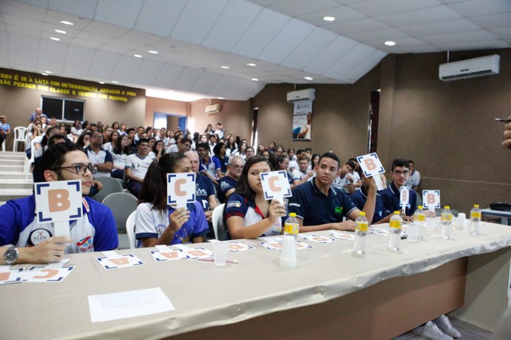 ATIVIDADES – Evento envolveu palestras sobre atribuições do deputado estadual, esclarecimentos a respeito dos canais de participação e quiz com estudantes. Foto: Evane Manço